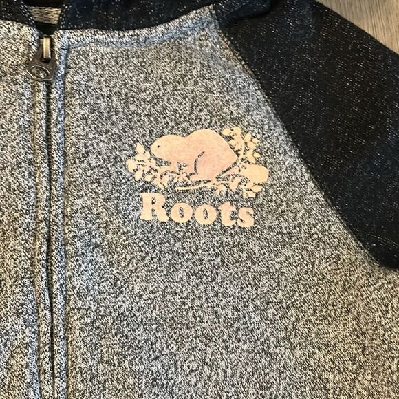 GIRLS ROOTS ZIP UP GRAY AND BLACK SWEATSHIRT WITH HOOD SIZE 8 EUC - Picture 3 of 6